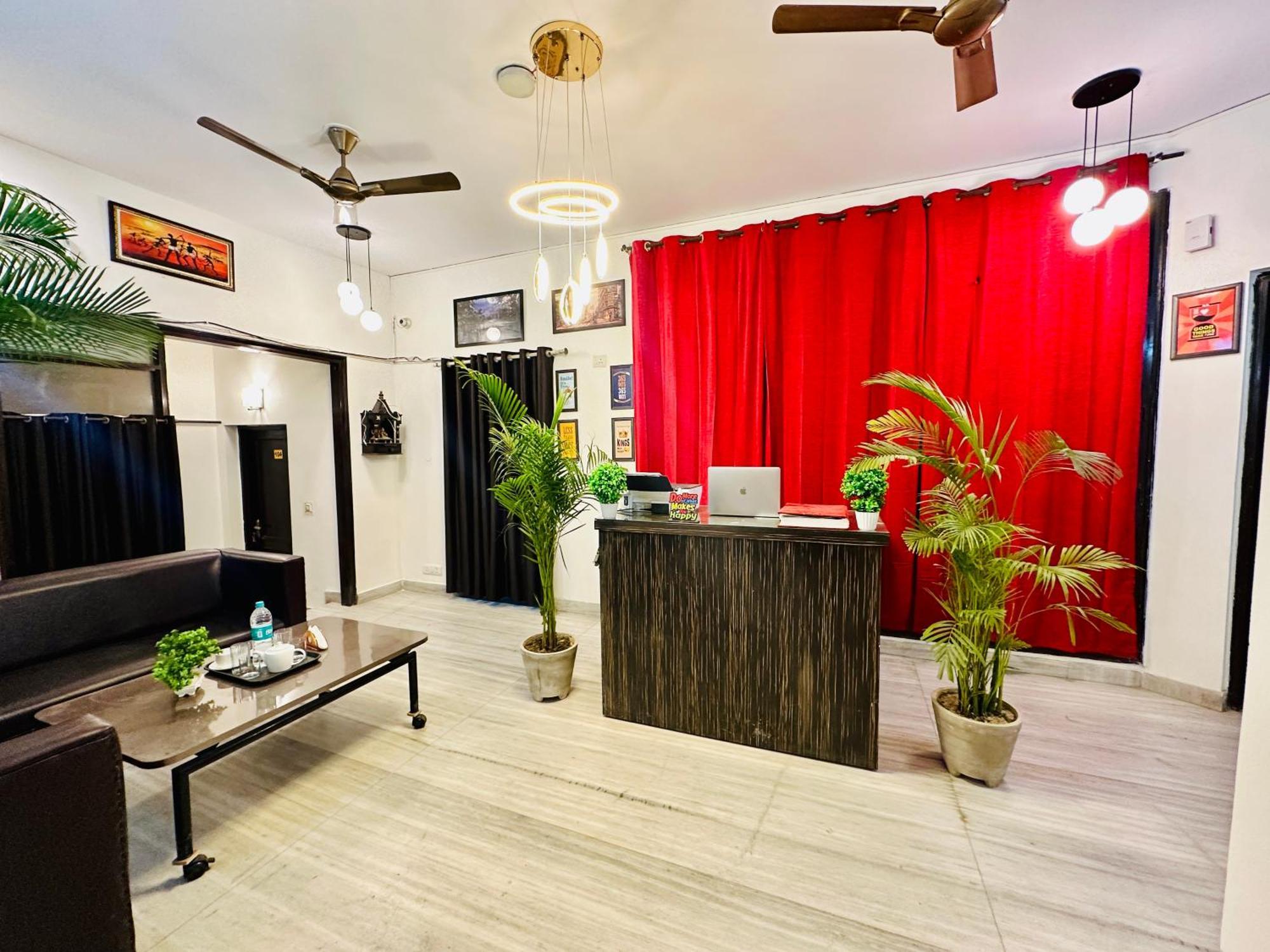 The White Scent-Near Noida Sector 18 Metro Hotel Exterior photo