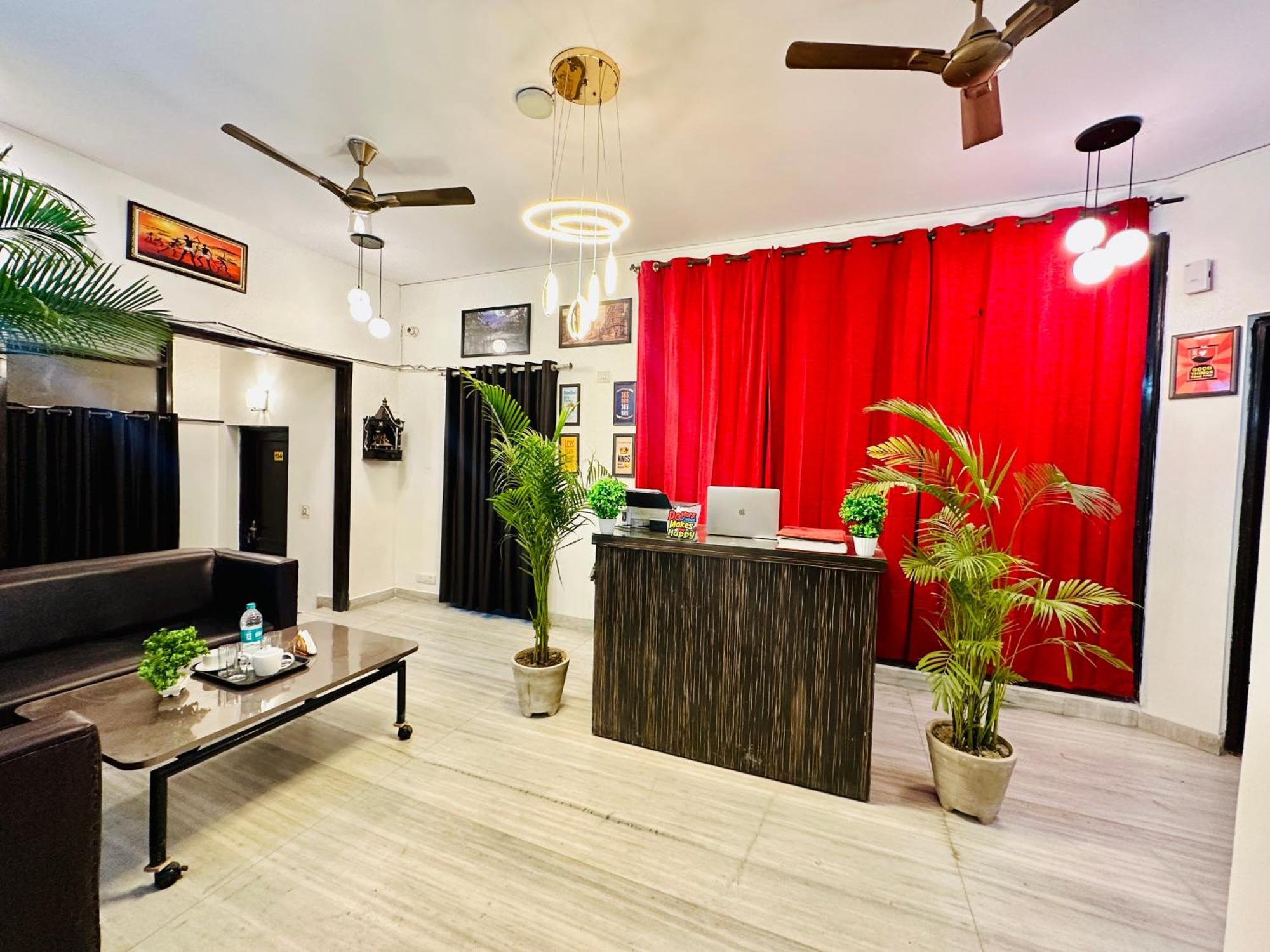 The White Scent-Near Noida Sector 18 Metro Hotel Exterior photo