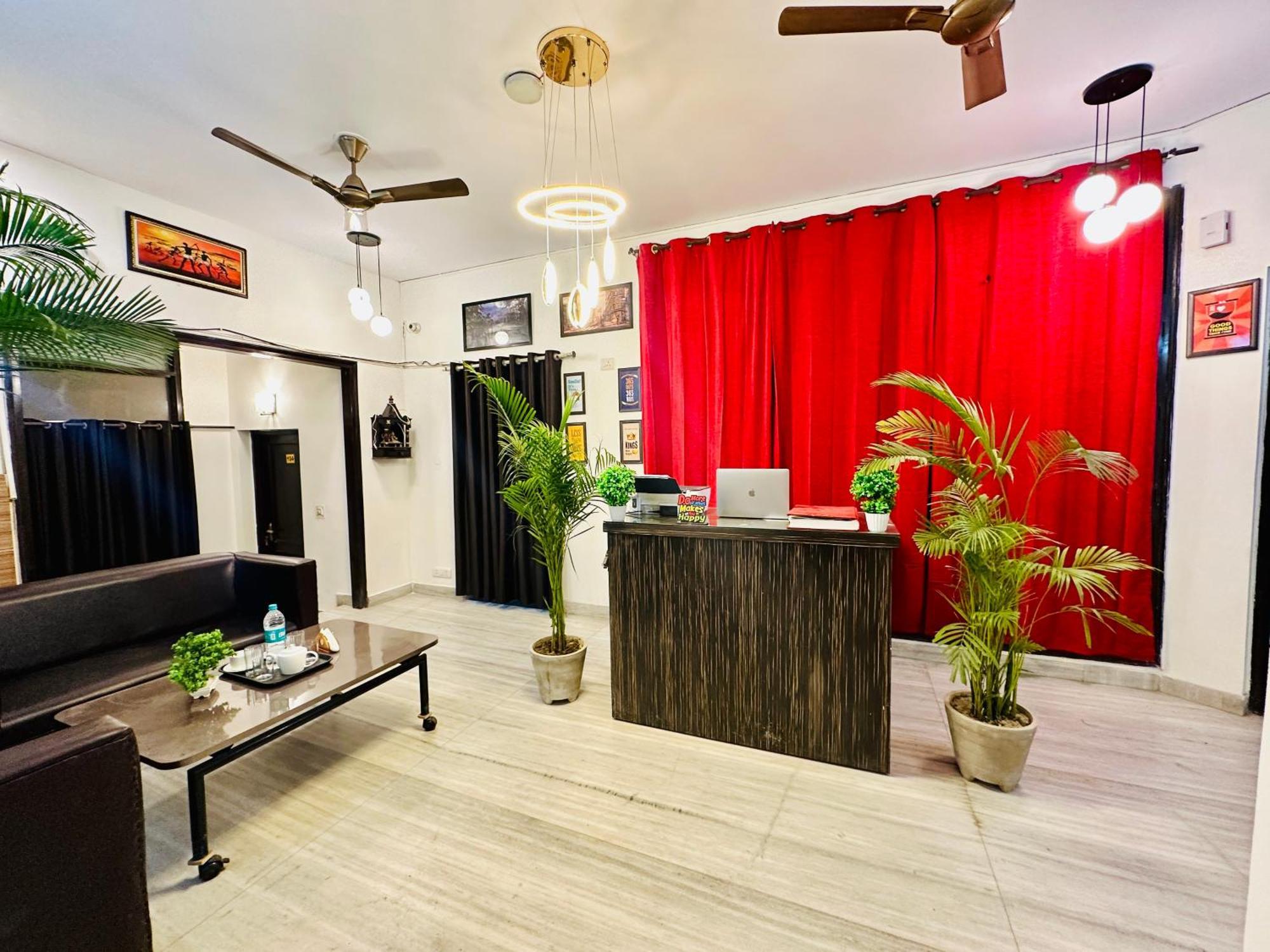 The White Scent-Near Noida Sector 18 Metro Hotel Exterior photo