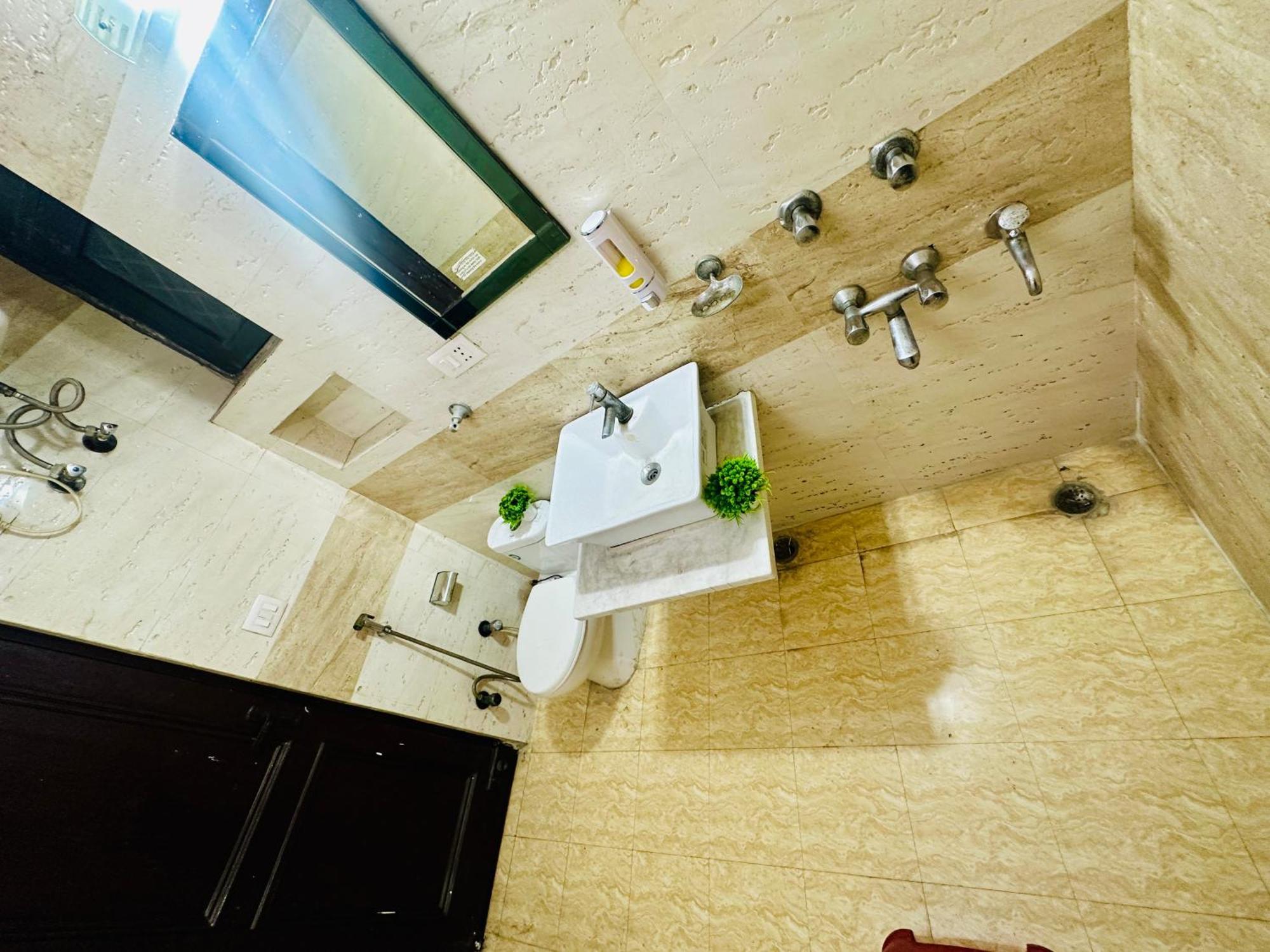 The White Scent-Near Noida Sector 18 Metro Hotel Exterior photo