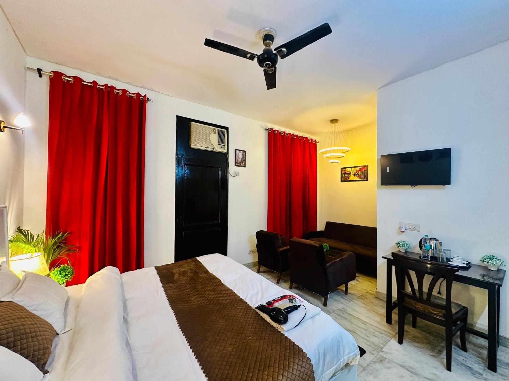 The White Scent-Near Noida Sector 18 Metro Hotel Exterior photo