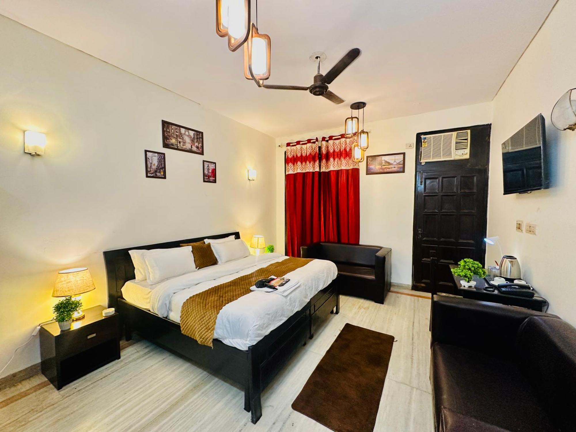The White Scent-Near Noida Sector 18 Metro Hotel Exterior photo
