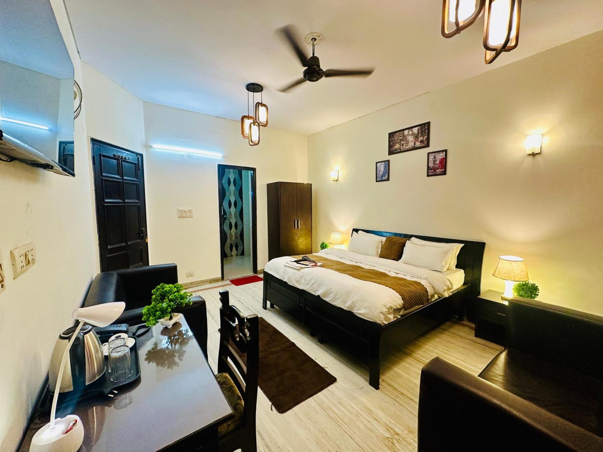 The White Scent-Near Noida Sector 18 Metro Hotel Exterior photo