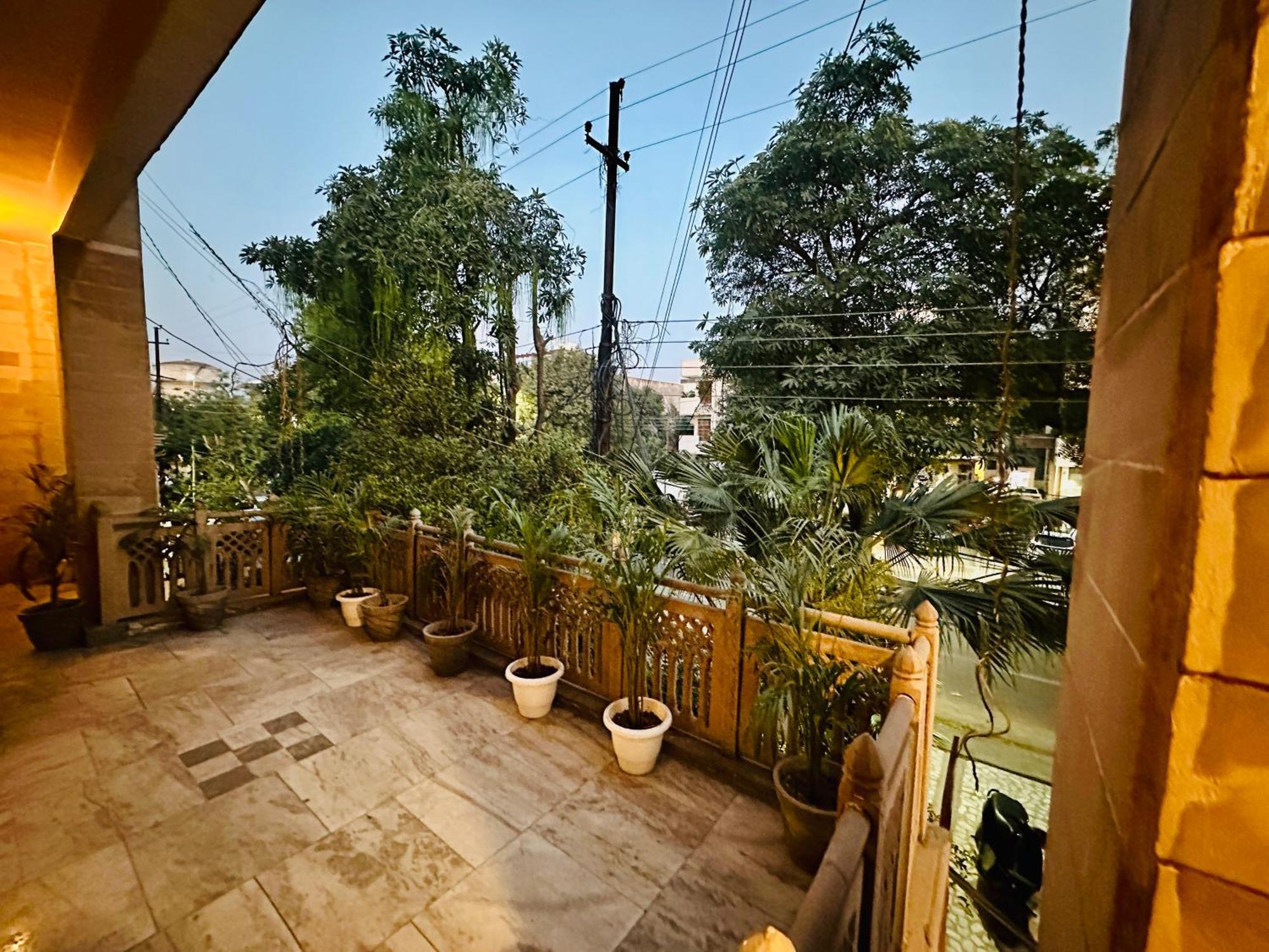 The White Scent-Near Noida Sector 18 Metro Hotel Exterior photo