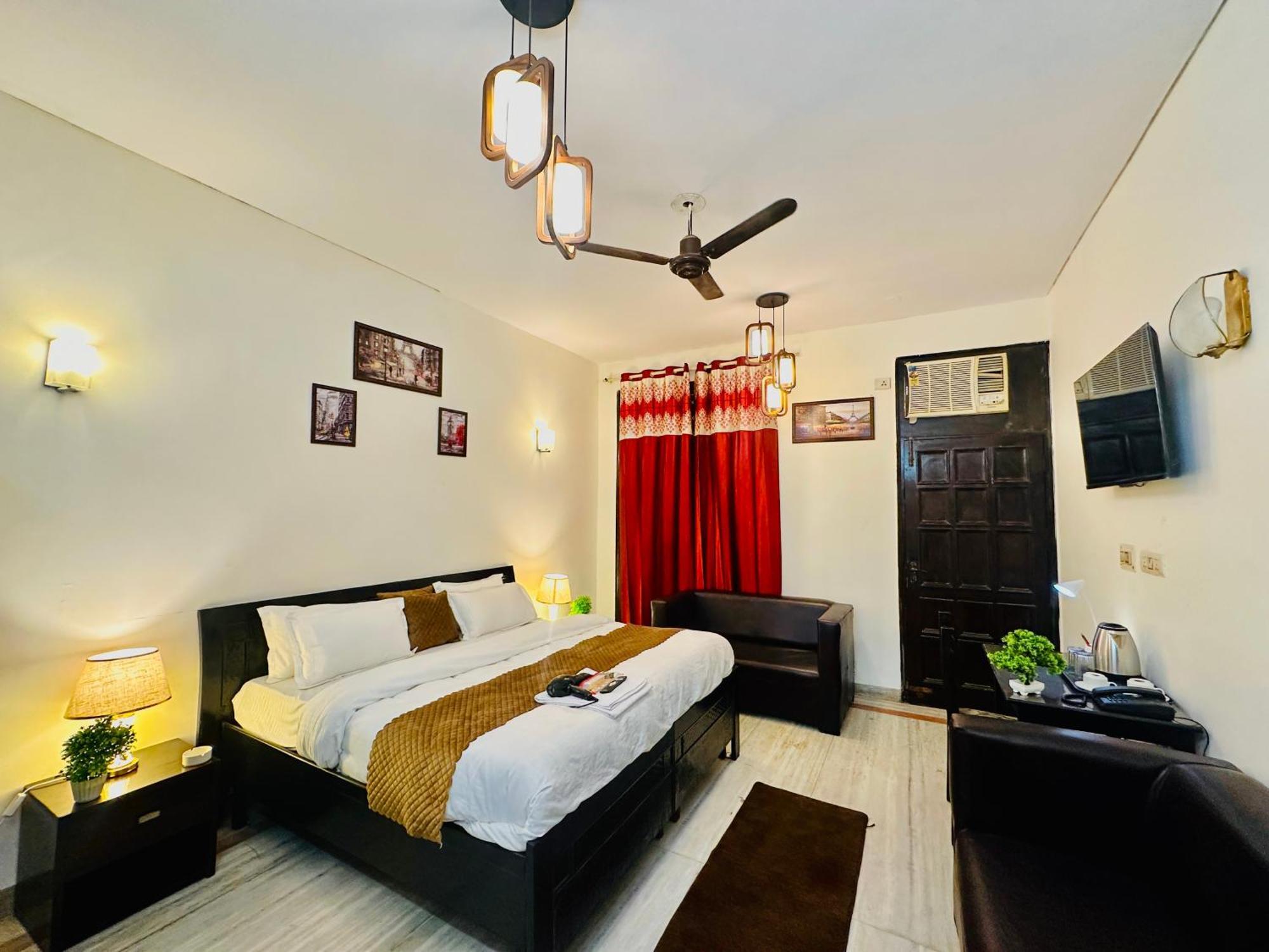 The White Scent-Near Noida Sector 18 Metro Hotel Exterior photo