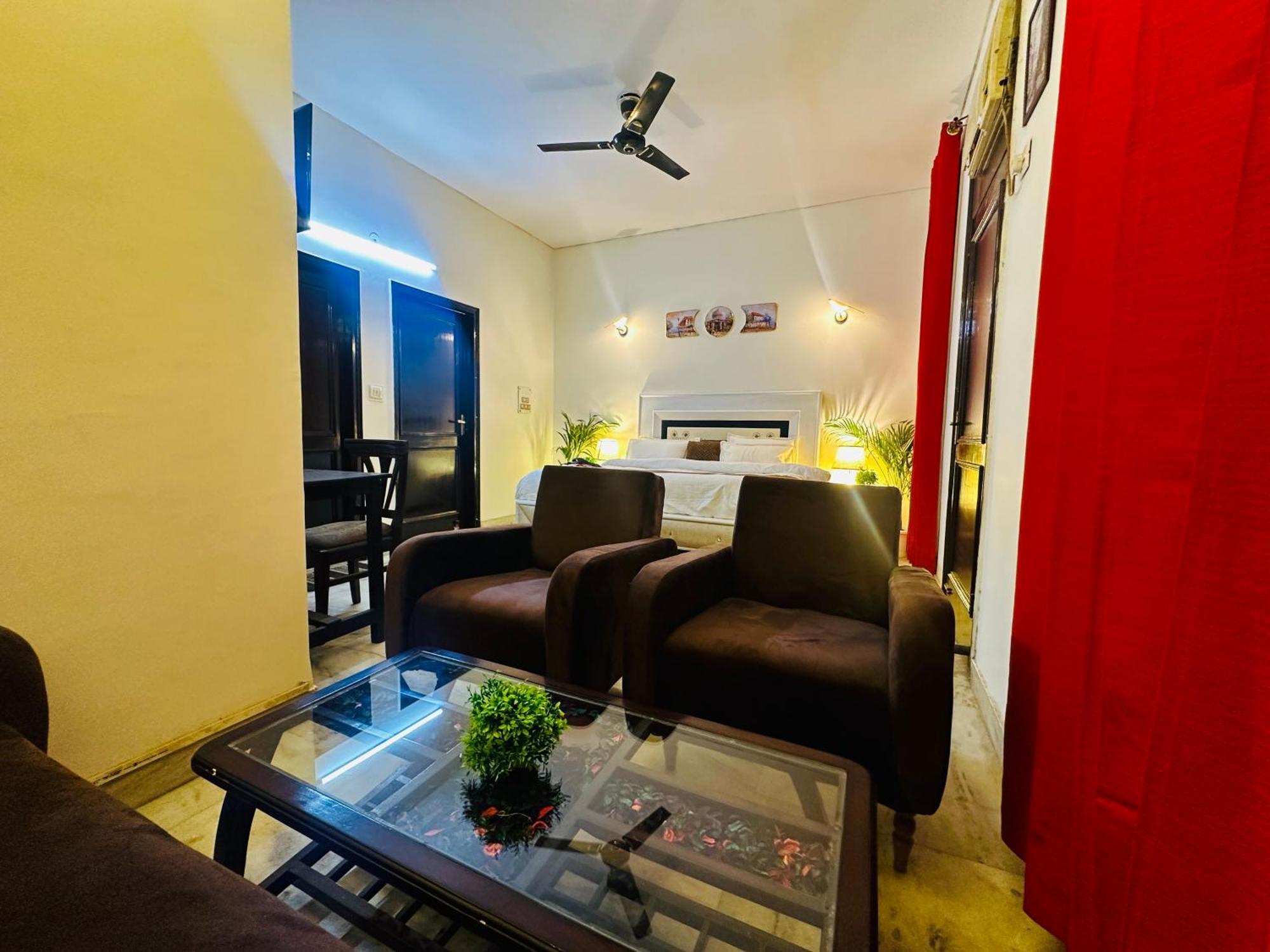 The White Scent-Near Noida Sector 18 Metro Hotel Exterior photo