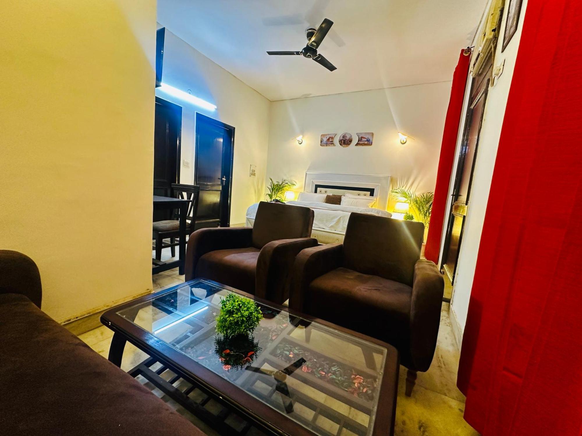 The White Scent-Near Noida Sector 18 Metro Hotel Exterior photo