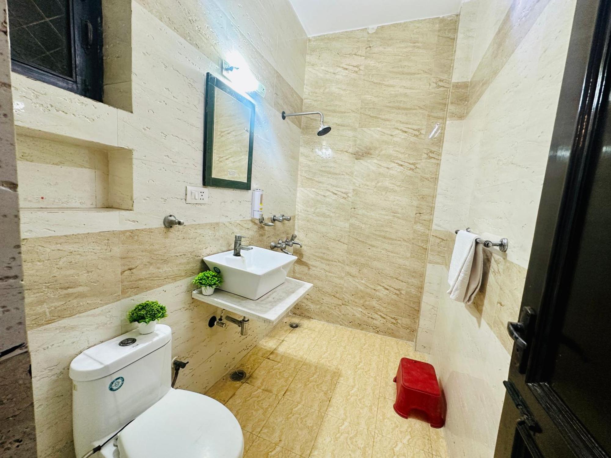 The White Scent-Near Noida Sector 18 Metro Hotel Exterior photo